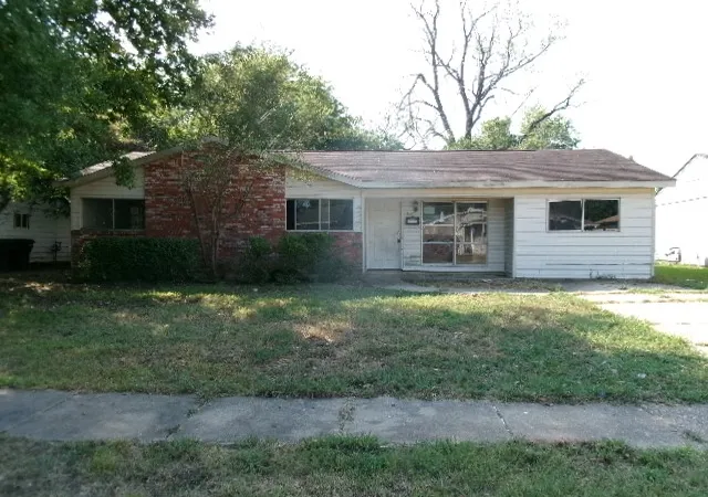 Photo 1 of Sale Pending at 3216 Thunderbird Ln, Bossier City, LA 71112 | MLS# 21399618 | Listing updated on 2026-10-08