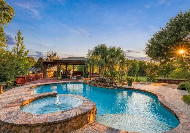 Photo 3 of Single family home for sale at 1917 Kings Pass, Rockwall, TX 75032 | MLS# 21392859 | Listing updated on 2026-10-06