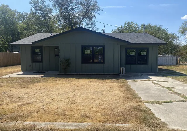 Photo 1 of Single family home for sale at 1105 9th Street, Brownwood, TX 76801 | MLS# 21398878 | Listing updated on 2026-09-30