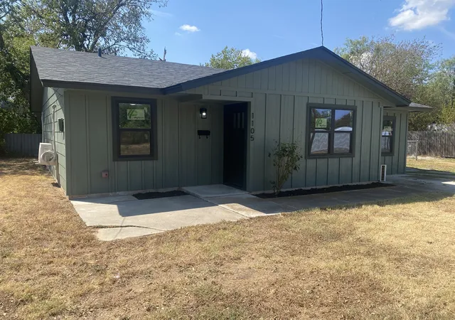 Photo 2 of Single family home for sale at 1105 9th Street, Brownwood, TX 76801 | MLS# 21398878 | Listing updated on 2026-09-30