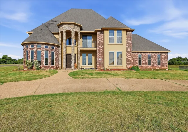 Photo 1 of Sale Pending at 198 N Beach Dr, Bossier City, LA 71111 | MLS# 21398752 | Listing updated on 2026-10-10