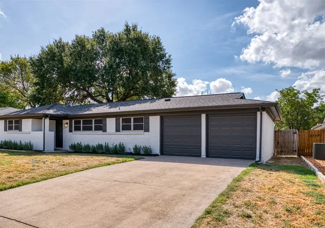Photo 3 of Single family home for sale at 417 Fieldwood Ter, Hurst, TX 76053 | MLS# 21389445 | Listing updated on 2026-09-30