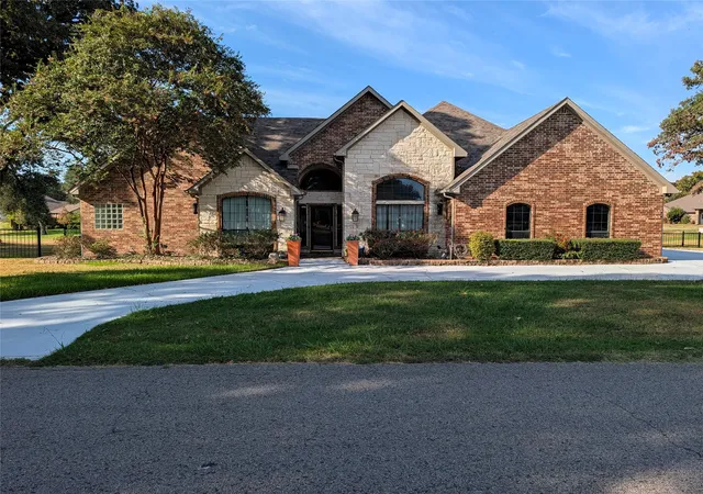 Photo 1 of Single family home for sale at 10644 Buddy Parker Rd, Kemp, TX 75143 | MLS# 21399730 | Listing updated on 2026-09-30