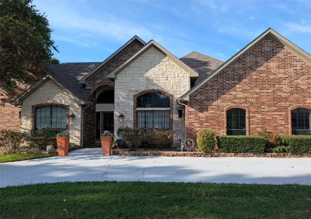 Photo 2 of Single family home for sale at 10644 Buddy Parker Rd, Kemp, TX 75143 | MLS# 21399730 | Listing updated on 2026-09-30