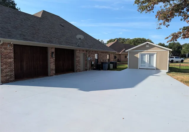 Photo 3 of Single family home for sale at 10644 Buddy Parker Rd, Kemp, TX 75143 | MLS# 21399730 | Listing updated on 2026-09-30