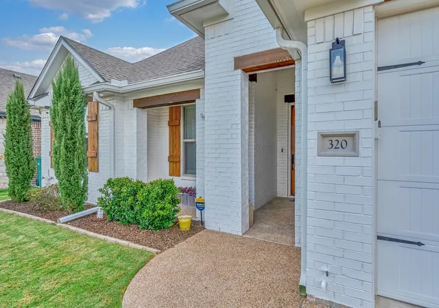 Photo 2 of Single family home for sale at 320 Daisy Ln, Waco, TX 76706 | MLS# 21399113 | Listing updated on 2026-09-30