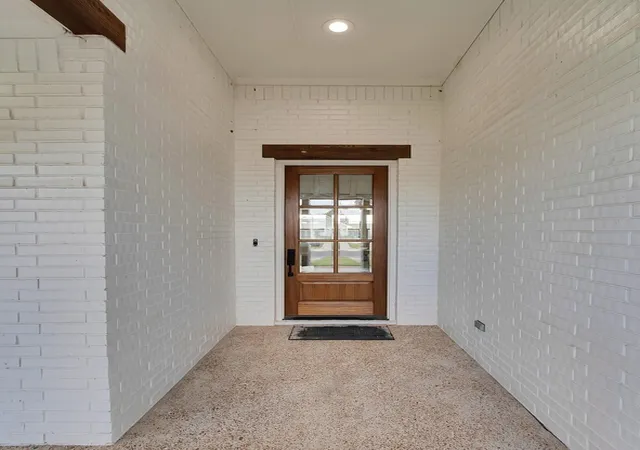 Photo 3 of Single family home for sale at 320 Daisy Ln, Waco, TX 76706 | MLS# 21399113 | Listing updated on 2026-09-30