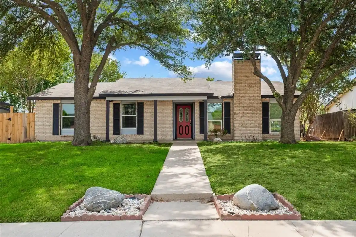 Photo 1 of Single family home for sale at 1206 Oakbluff Dr, Lancaster, TX 75146 | MLS# 21399786 | Listing updated on 2026-10-11