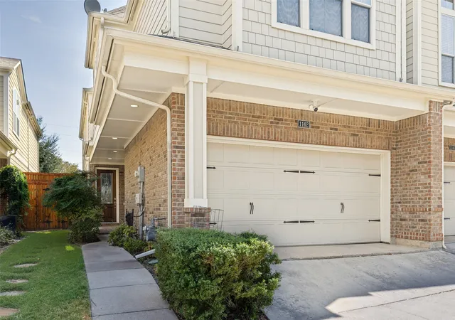Photo 2 of Townhouse for sale at 1142 N Bishop Ave, Dallas, TX 75208 | MLS# 21399806 | Listing updated on 2026-10-04