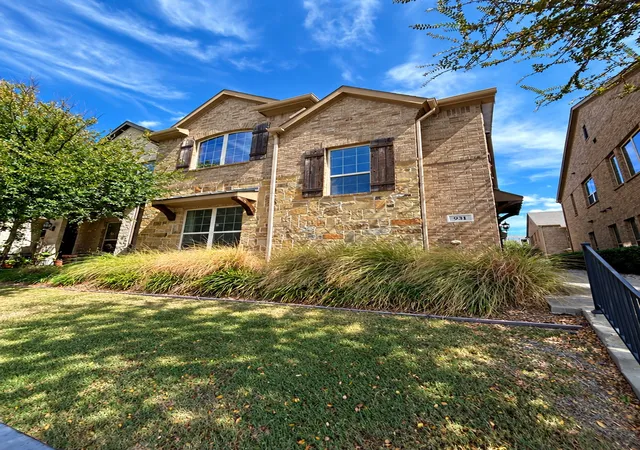 Townhouse for sale at 931 Whitehall Dr, Richardson, TX 75081 | MLS# 21398489