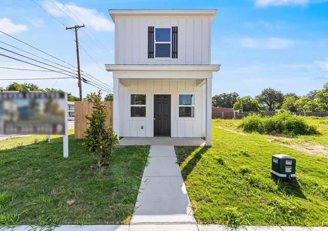 Single family home for sale at 84 Crescent, Waco, TX 76705 | MLS# 21399075