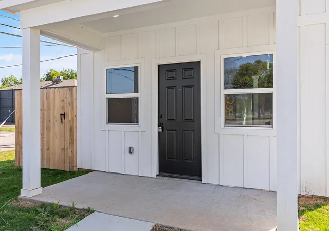 Photo 3 of Single family home for sale at 84 Crescent, Waco, TX 76705 | MLS# 21399075 | Listing updated on 2026-10-08