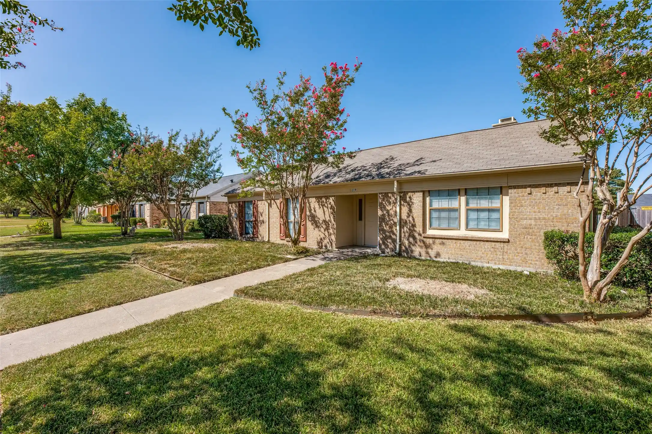 Single family home for sale at 219 Southerland Ave, Mesquite, TX 75150 | MLS# 21399802