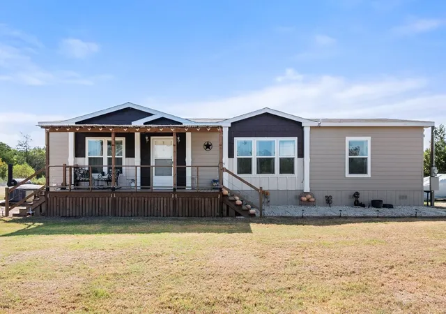 Photo 1 of Sale Pending at 822 Se County Rd 3100, Corsicana, TX 75109 | MLS# 21397560 | Listing updated on 2026-10-29