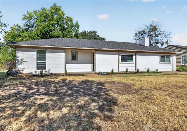 Photo 2 of Single family home for sale at 108 Rosedale Ave, Keene, TX 76059 | MLS# 21389395 | Listing updated on 2026-09-30