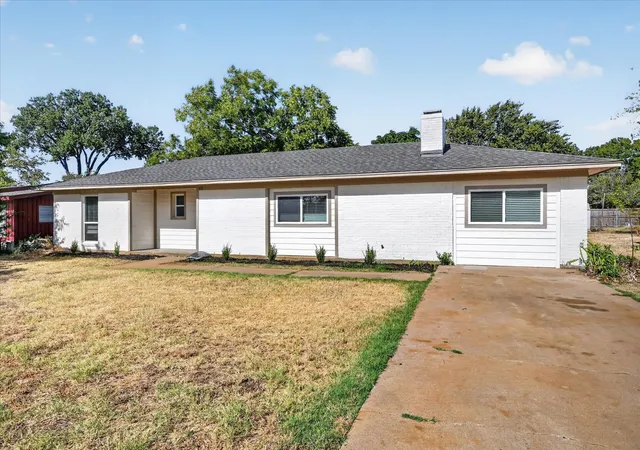 Photo 3 of Single family home for sale at 108 Rosedale Ave, Keene, TX 76059 | MLS# 21389395 | Listing updated on 2026-09-30