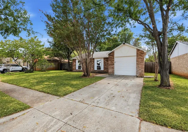 Photo 2 of Single family home for sale at 3817 Longmeadow Way, Fort Worth, TX 76133 | MLS# 21399816 | Listing updated on 2026-10-02