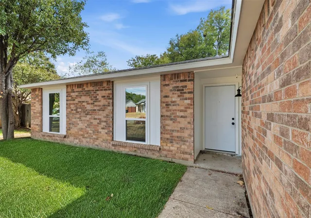 Photo 3 of Single family home for sale at 3817 Longmeadow Way, Fort Worth, TX 76133 | MLS# 21399816 | Listing updated on 2026-10-02