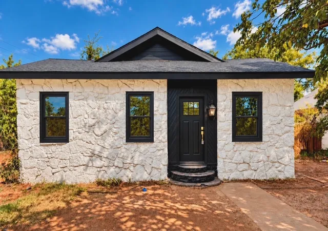 Photo 1 of Sale Pending at 525 Miller St, Abilene, TX 79605 | MLS# 21393302 | Listing updated on 2026-10-07
