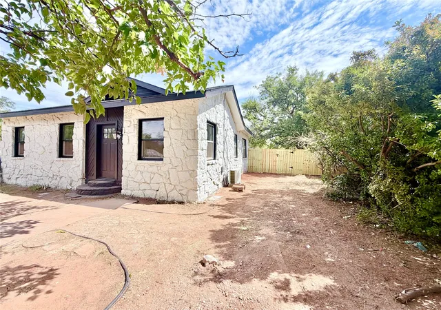 Photo 3 of Sale Pending at 525 Miller St, Abilene, TX 79605 | MLS# 21393302 | Listing updated on 2026-10-07