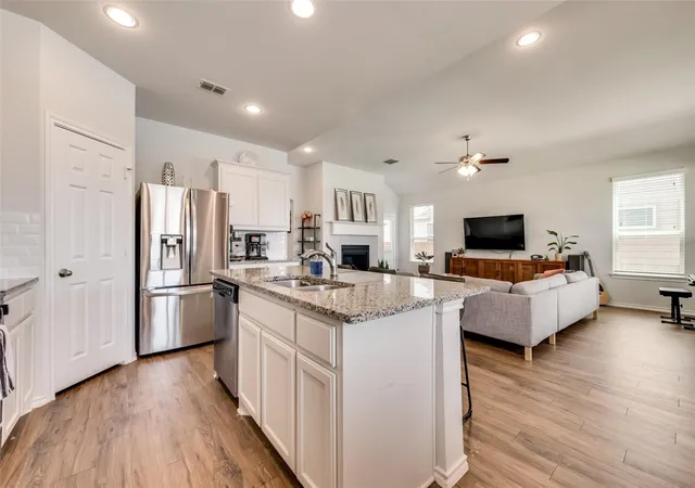 Photo 3 of Single family home for sale at 1996 Sunnybrook Dr, Heartland, TX 75126 | MLS# 21364723 | Listing updated on 2026-10-01