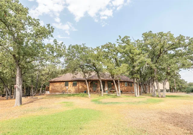 Photo 2 of Single family home for sale at 53 Country Clb Ct, Nocona, TX 76255 | MLS# 21399648 | Listing updated on 2026-09-30