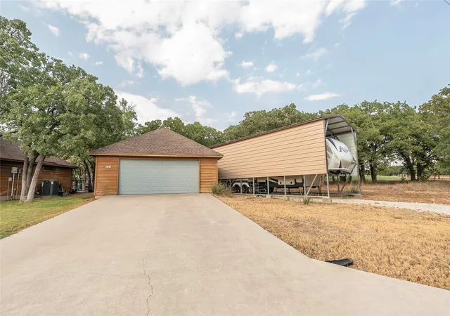 Photo 3 of Single family home for sale at 53 Country Clb Ct, Nocona, TX 76255 | MLS# 21399648 | Listing updated on 2026-09-30
