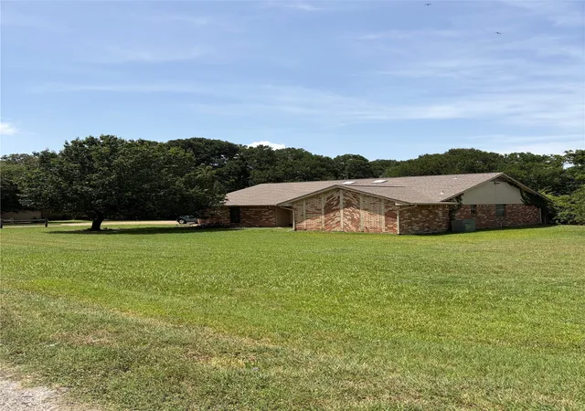 Photo 1 of Single family home for sale at 200 Windridge Trl, Burleson, TX 76028 | MLS# 21397176 | Listing updated on 2026-10-08