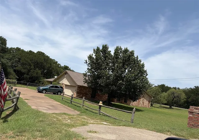 Photo 2 of Single family home for sale at 200 Windridge Trl, Burleson, TX 76028 | MLS# 21397176 | Listing updated on 2026-10-08