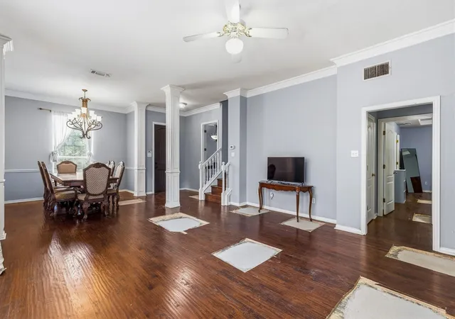 Photo 3 of Single family home for sale at 800 Crst Ridge Dr, Irving, TX 75061 | MLS# 21399454 | Listing updated on 2026-09-30