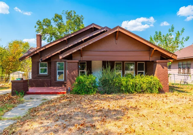 Photo 1 of Single family home for sale at 817 Marion Ave, Fort Worth, TX 76104 | MLS# 21369886 | Listing updated on 2026-09-30
