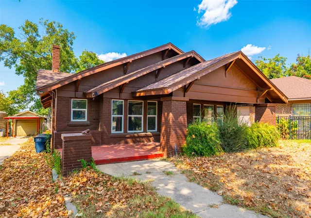Photo 2 of Single family home for sale at 817 Marion Ave, Fort Worth, TX 76104 | MLS# 21369886 | Listing updated on 2026-09-30