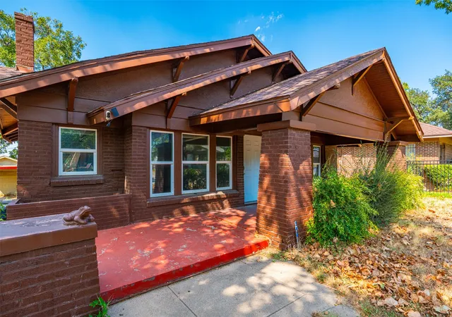 Photo 3 of Single family home for sale at 817 Marion Ave, Fort Worth, TX 76104 | MLS# 21369886 | Listing updated on 2026-09-30