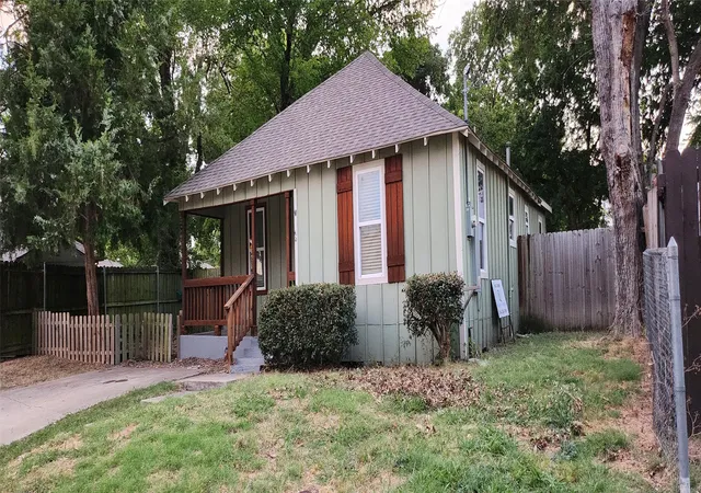 Photo 3 of Single family home for sale at 902 Davy Crockett St, Rockwall, TX 75087 | MLS# 21399972 | Listing updated on 2026-10-10