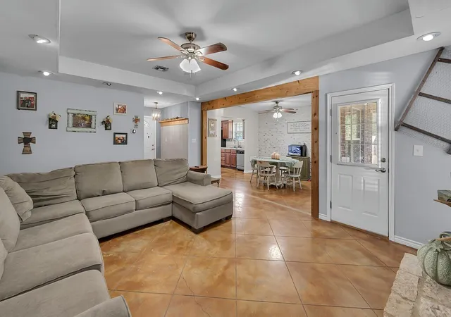 Photo 4 of Single family home for sale at 3287 Rosenthal Pkwy, Lorena, TX 76655 | MLS# 21397935 | Listing updated on 2026-10-01