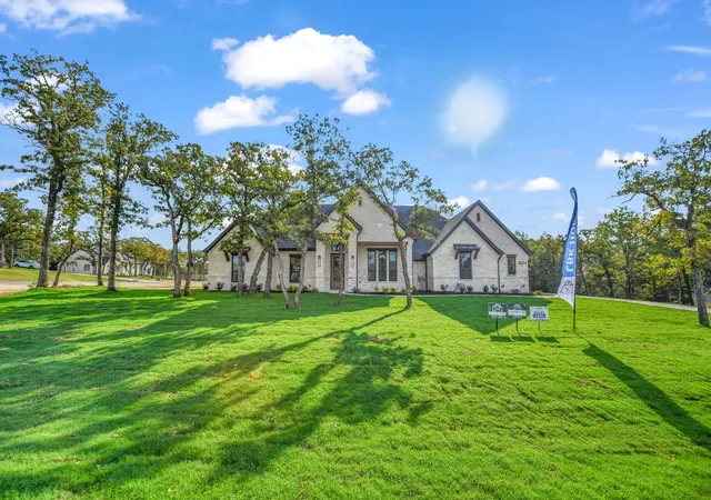 Photo 2 of Single family home for sale at 2024 Forest Brg Dr, Azle, TX 76020 | MLS# 21399963 | Listing updated on 2026-10-01