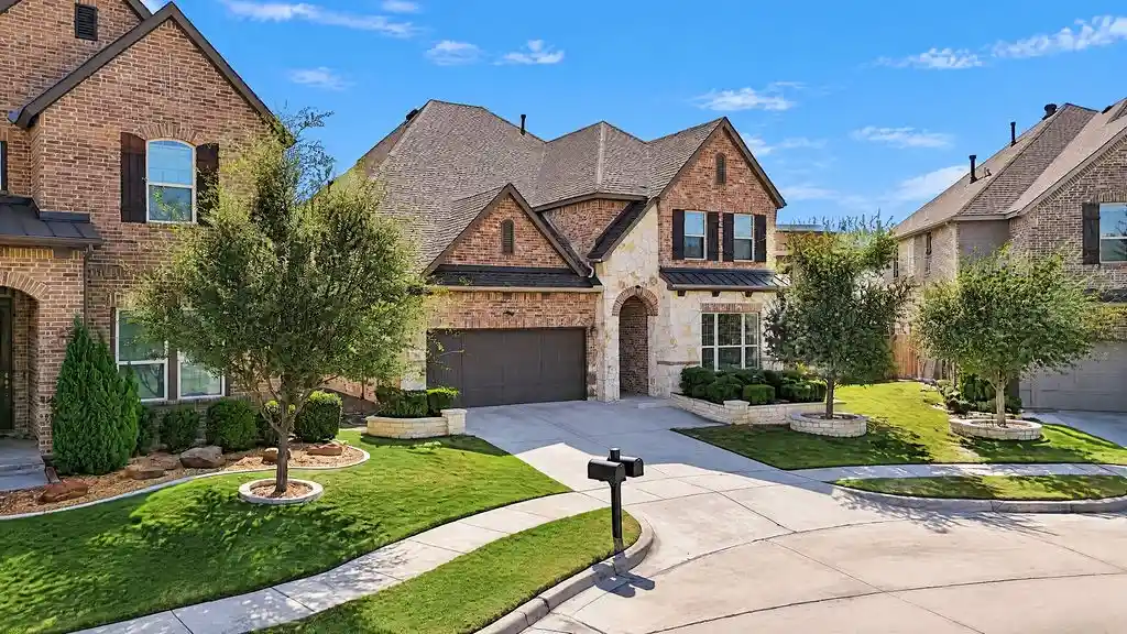 Single family home for sale at 7840 Renderbrook Bnd, Irving, TX 75063 | MLS# 21398763