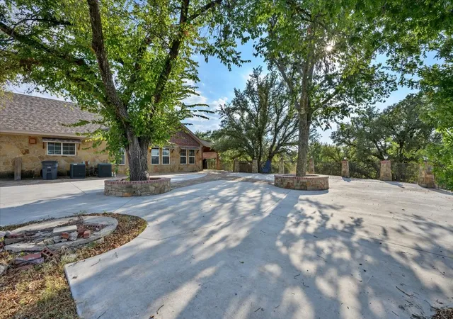 Photo 1 of Single family home for sale at 3601 Oak Cir, Weatherford, TX 76088 | MLS# 21393722 | Listing updated on 2026-10-01