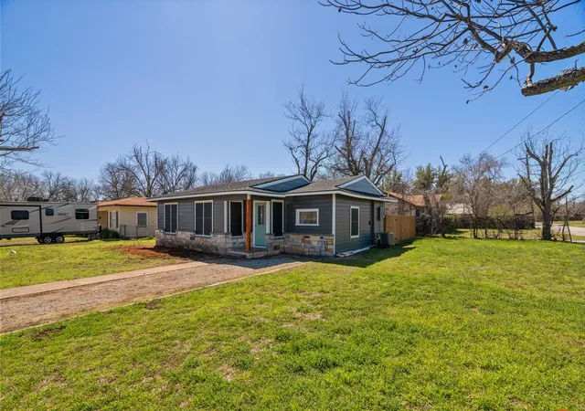Photo 1 of Single family home for sale at 2001 6th Street, Brownwood, TX 76801 | MLS# 21400036 | Listing updated on 2026-10-01