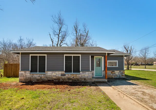 Photo 2 of Single family home for sale at 2001 6th Street, Brownwood, TX 76801 | MLS# 21400036 | Listing updated on 2026-10-01