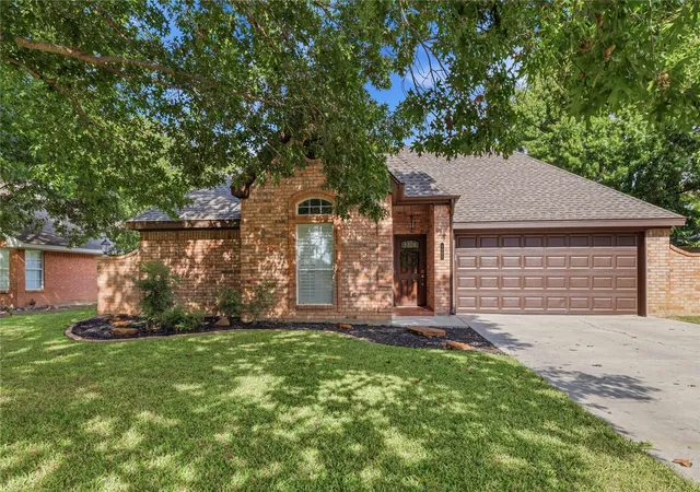 Photo 1 of Single family home for sale at 1605 Southgate Dr, Brownwood, TX 76801 | MLS# 21399846 | Listing updated on 2026-10-01