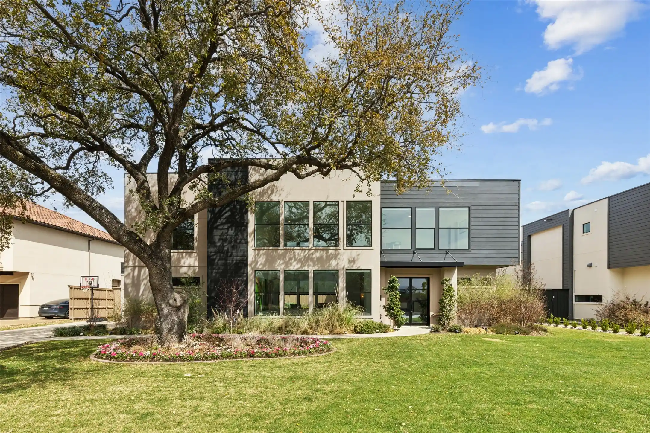 Photo 1 of Mansion for sale at 6441 Royalton Dr, Dallas, TX 75230 | MLS# 21400065 | Listing updated on 2026-10-24
