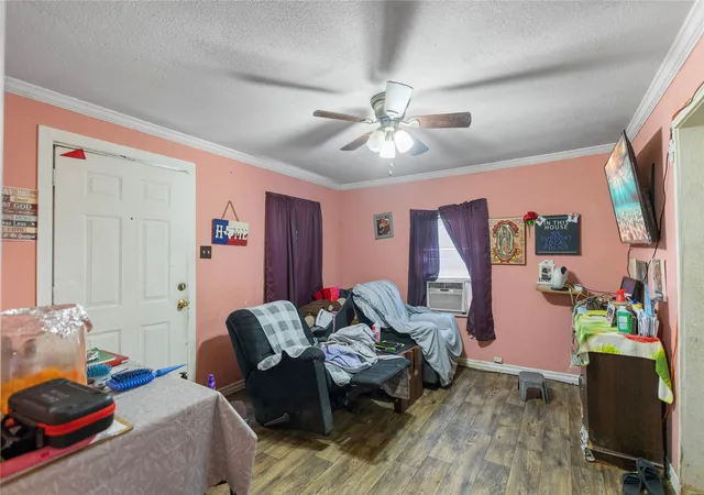 Photo 3 of Single family home for sale at 706 Yaney St, Marshall, TX 75670 | MLS# 21400091 | Listing updated on 2026-10-05