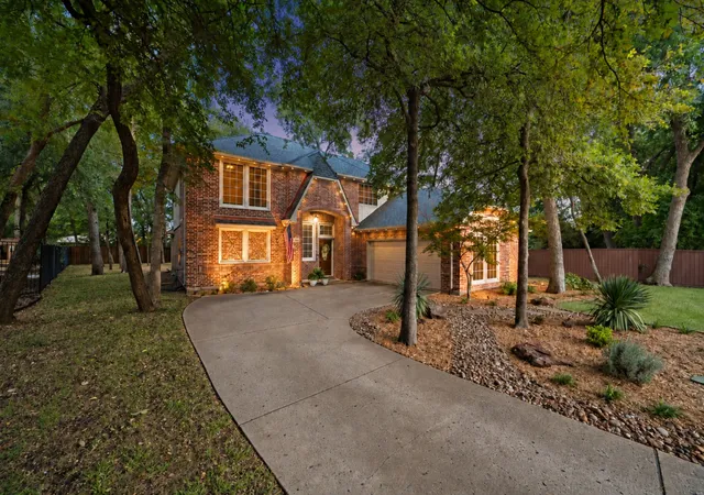 Photo 2 of Single family home for sale at 18 Oxford Way, Allen, TX 75002 | MLS# 21391314 | Listing updated on 2026-10-04