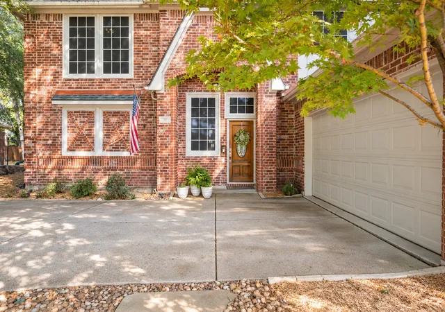 Photo 3 of Single family home for sale at 18 Oxford Way, Allen, TX 75002 | MLS# 21391314 | Listing updated on 2026-10-04