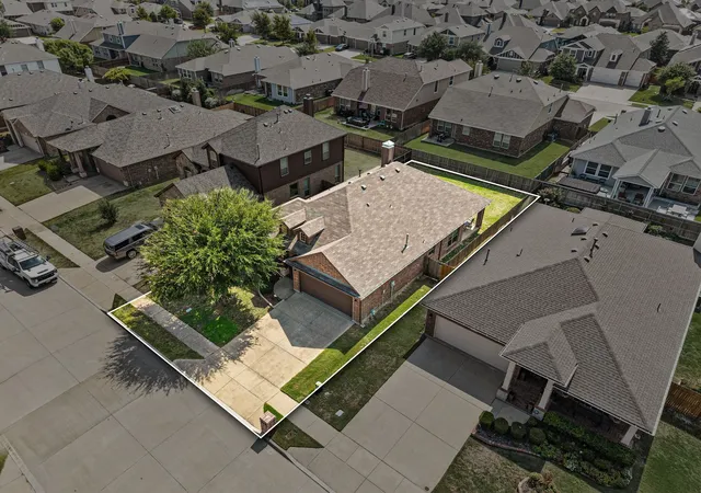 Photo 3 of Single family home for sale at 529 Branding Iron Trl, Fort Worth, TX 76131 | MLS# 21391261 | Listing updated on 2026-10-01