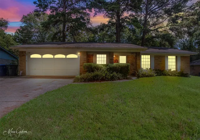 Single family home for sale at 7319 Red Fox Trl, Shreveport, LA 71129 | MLS# 21399825