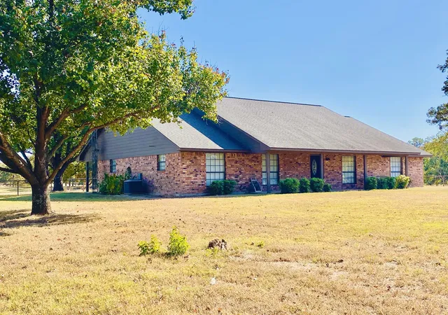 Photo 2 of Single family home for sale at 22718 Us Hwy 69 N, Mineola, TX 75773 | MLS# 21400130 | Listing updated on 2026-10-01