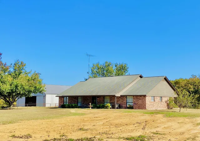 Photo 3 of Single family home for sale at 22718 Us Hwy 69 N, Mineola, TX 75773 | MLS# 21400130 | Listing updated on 2026-10-01