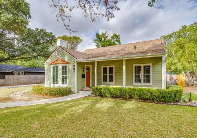 Photo 1 of Single family home for sale at 303 Harbin Ave, Waxahachie, TX 75165 | MLS# 21392890 | Listing updated on 2026-10-07